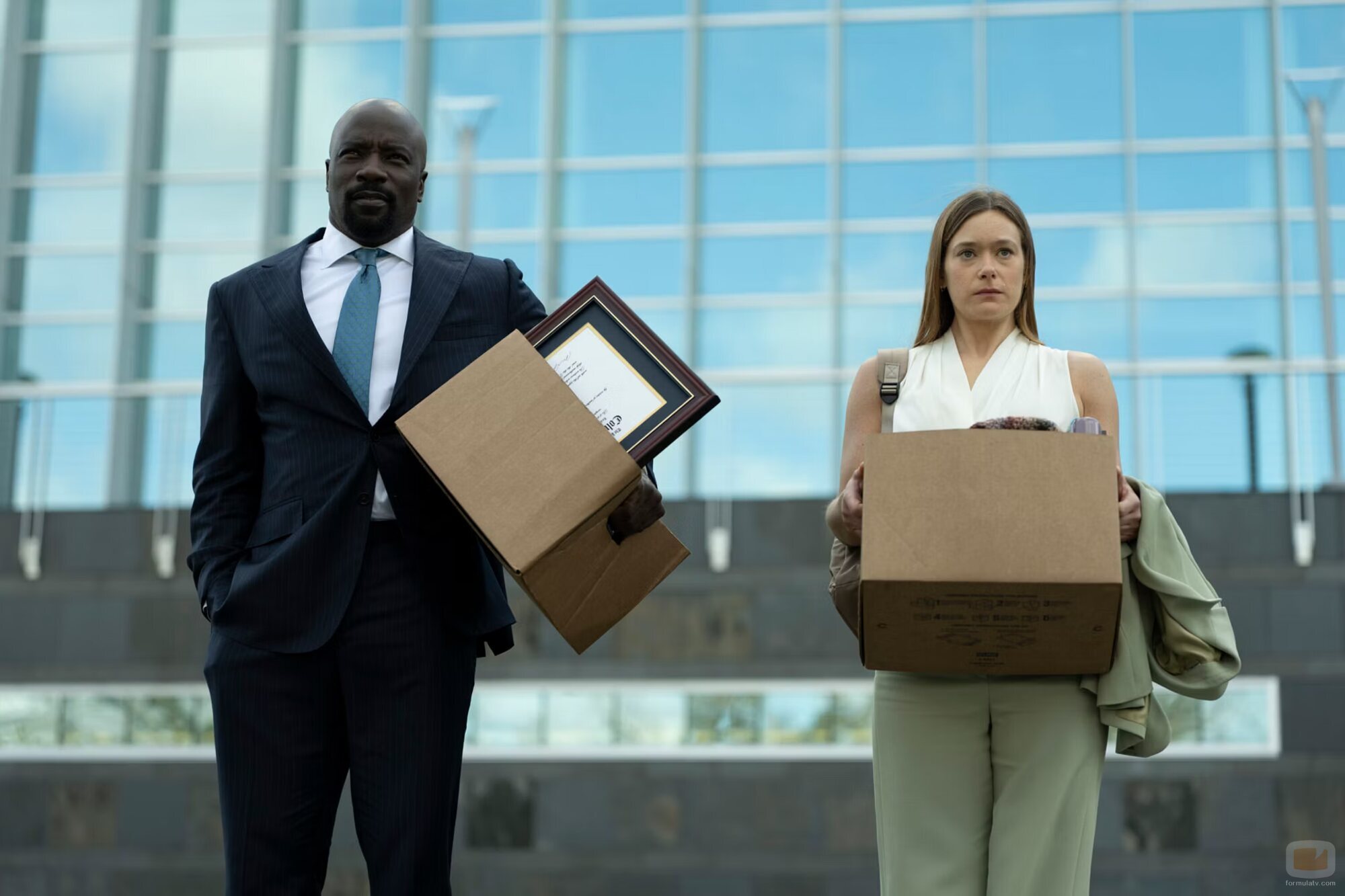 Mike Colter y Rachel Keller en 1x01 'Michael y Olivia' de 'Cupertino'