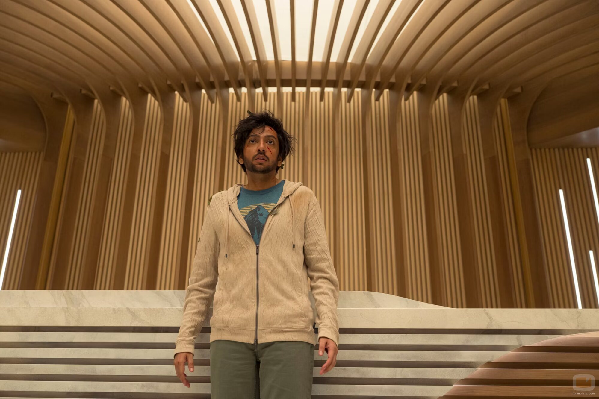 Nik Dodani en 1x01 titulado 'Michael y Olivia' de 'Cupertino'