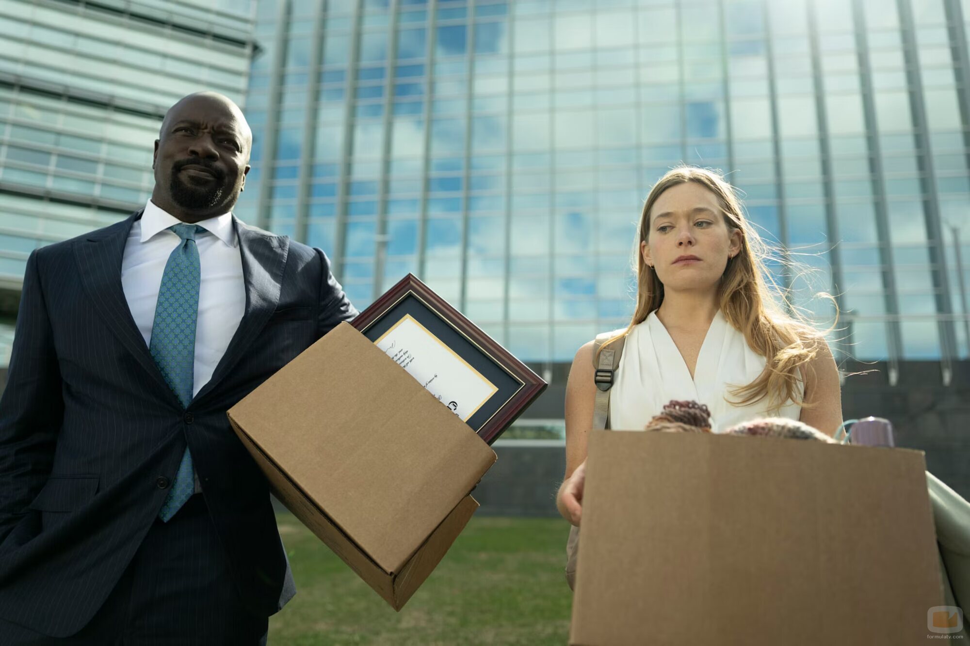Fotograma de Mike Colter y Rachel Keller en 1x01 'Michael y Olivia' de 'Cupertino'