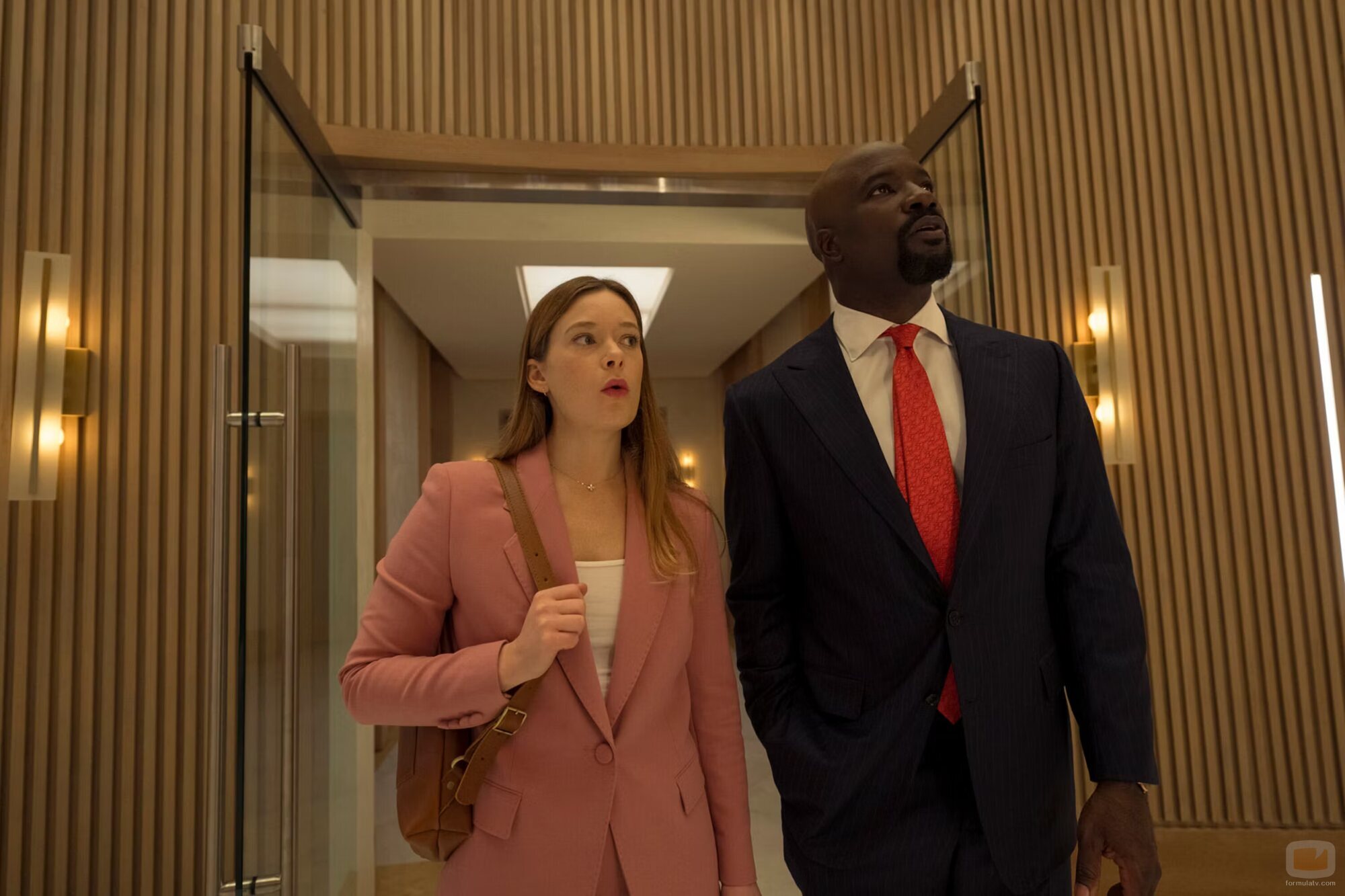 Mike Colter y Rachel Keller en 'Michael y Olivia' de 'Cupertino'
