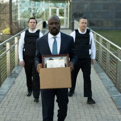 Mike Colter en 1x01 titulado 'Michael y Olivia' de 'Cupertino'