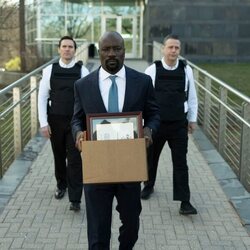 Mike Colter en 1x01 titulado 'Michael y Olivia' de 'Cupertino'