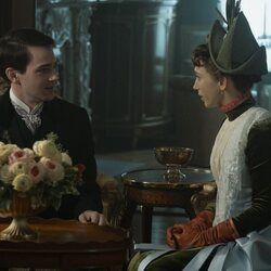 Taissa Farmiga en 'Lo dicen los periódicos' de 'The Gilded Age'