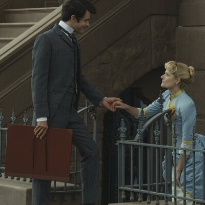 Harry Richardson y Louisa Jacobson en el 3x02 de 'The Gilded Age'