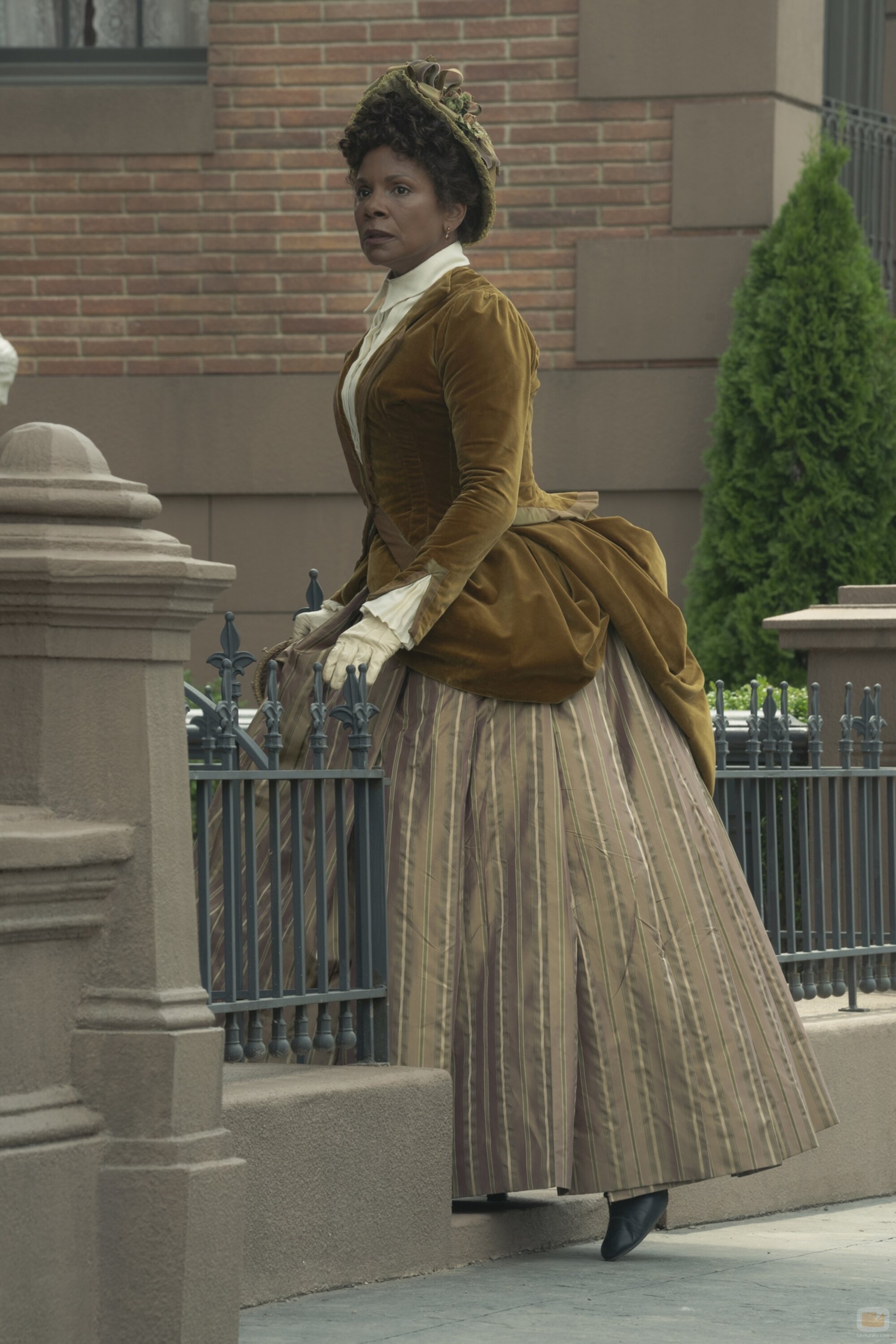 Audra McDonald en 3x02 'Lo dicen los periódicos' de 'La edad dorada'