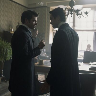 Harry Richardson y Ben Ahlers en 3x03 titulado 'El amor nunca es fácil' de 'La edad dorada'