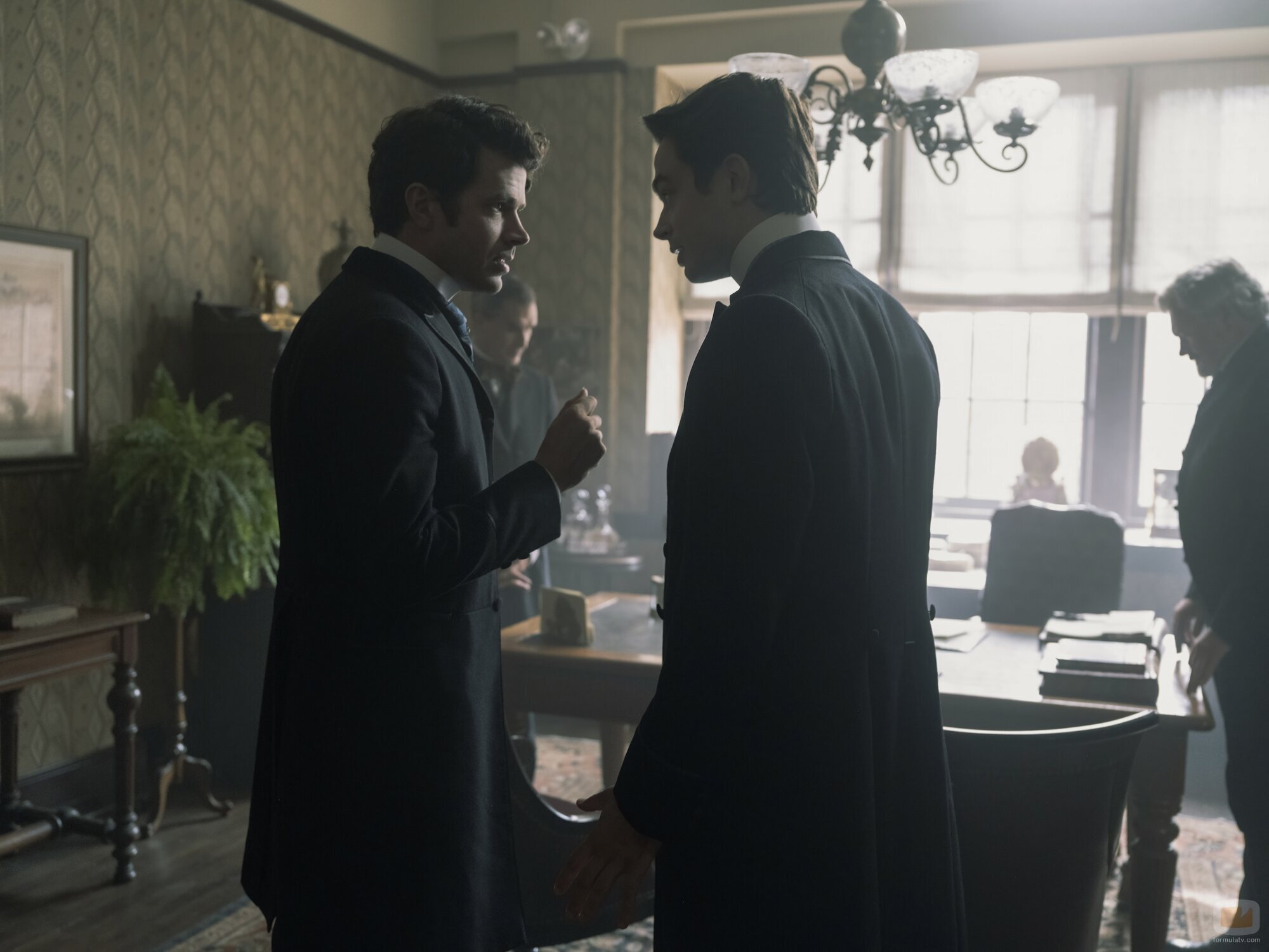 Harry Richardson y Ben Ahlers en 3x03 titulado 'El amor nunca es fácil' de 'La edad dorada'
