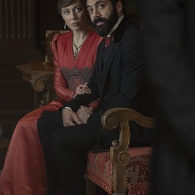 Carrie Coon y Morgan Spector en el 3x03 de 'The Gilded Age'