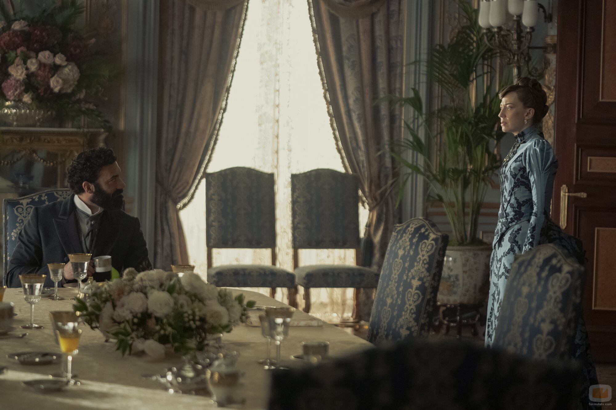 Carrie Coon y Morgan Spector en el 3x03 de 'La edad dorada'
