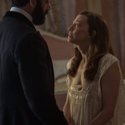Captura de Carrie Coon y Morgan Spector en el 3x03 de 'The Gilded Age'