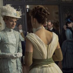 Louisa Jacobson en el 3x03 de 'La edad dorada'