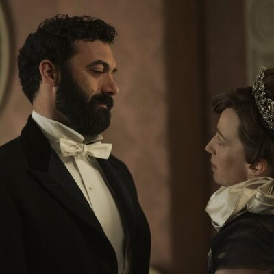 Morgan Spector y Carrie Coon en el 3x03 de 'La edad dorada'