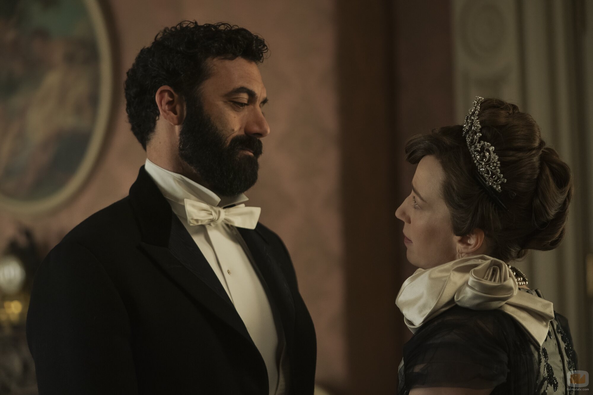 Morgan Spector y Carrie Coon en el 3x03 de 'La edad dorada'