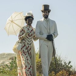 Denée Benton y Jordan Donica en 'El amor nunca es fácil' de 'La edad dorada'