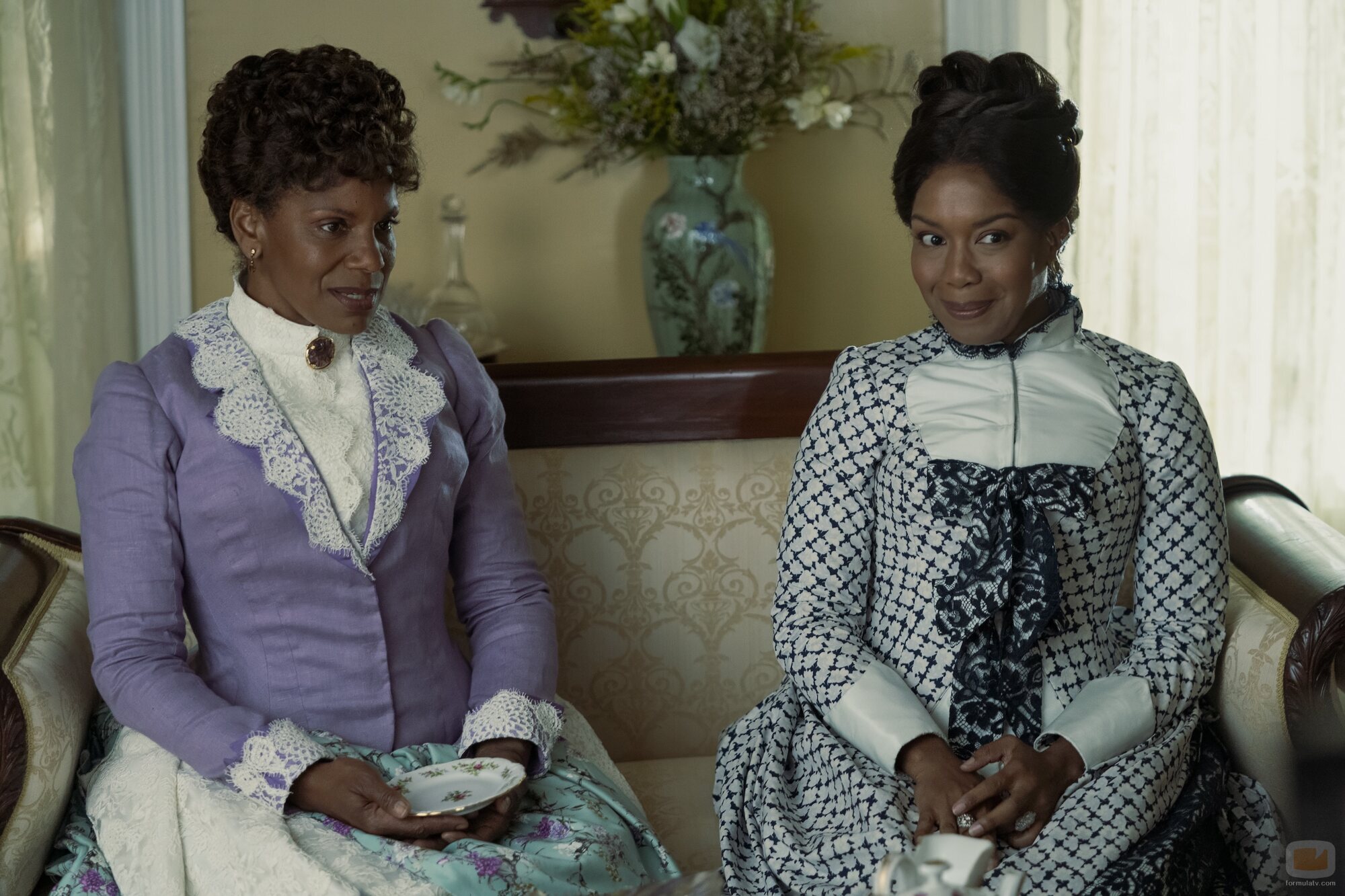 Jessica Frances Dukes y Audra McDonald en 'El amor nunca es fácil' de 'La edad dorada'