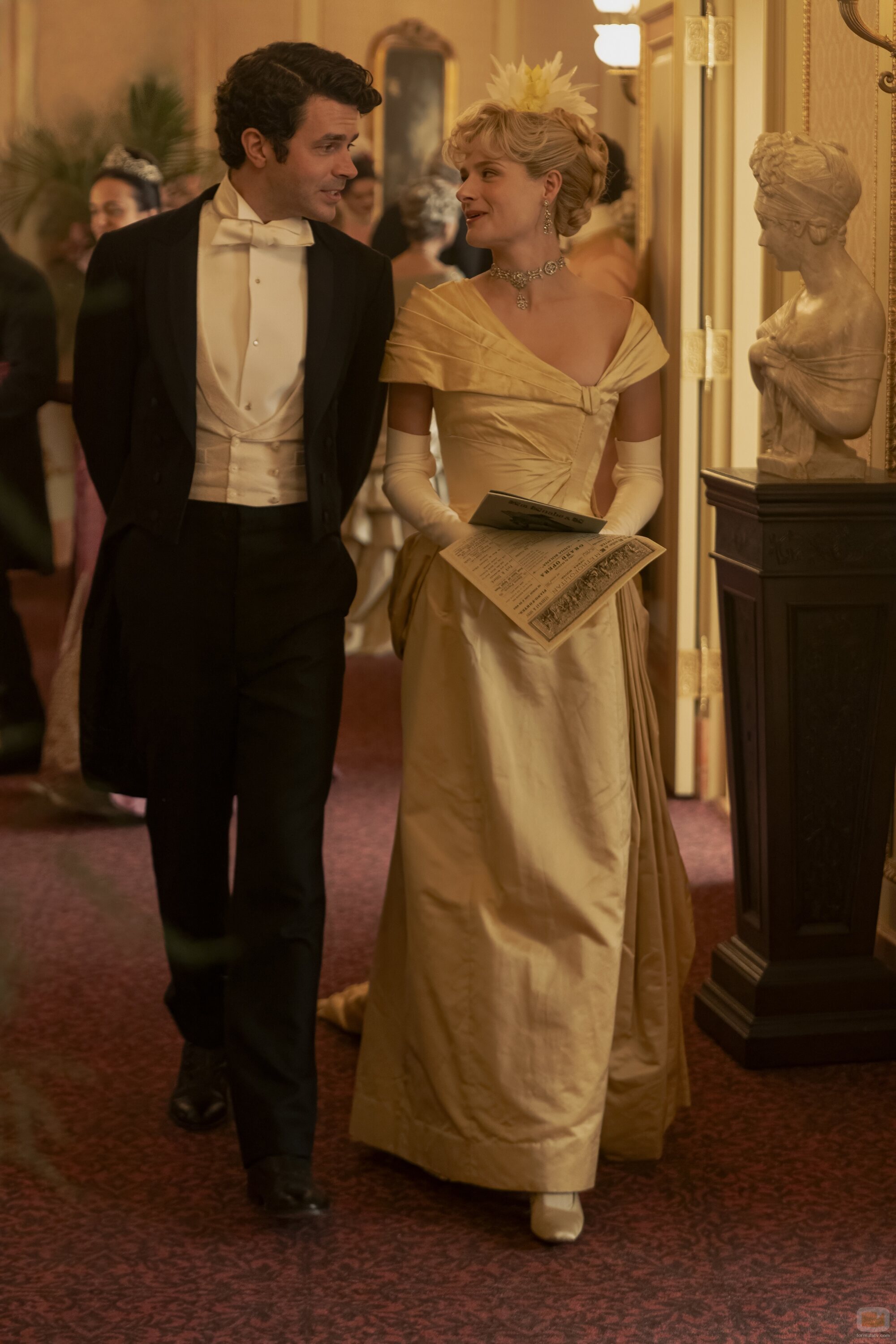 Harry Richardson y Louisa Jacobson en el 3x03 de 'The Gilded Age'