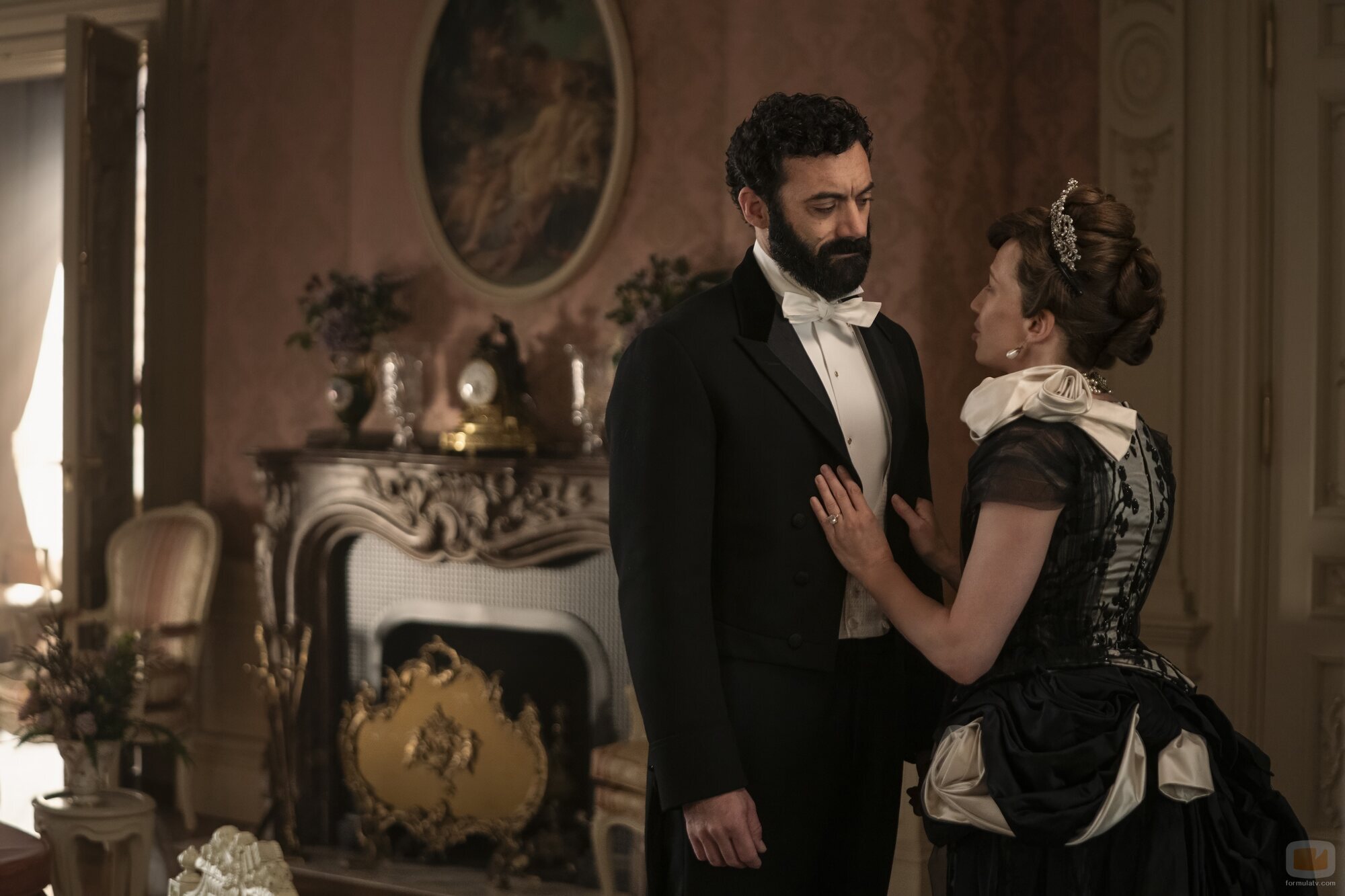 Morgan Spector y Carrie Coon en 3x03 'El amor nunca es fácil' de 'La edad dorada'