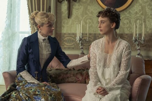 Louisa Jacobson y Taissa Farmiga en el 3x04 de 'La edad dorada'