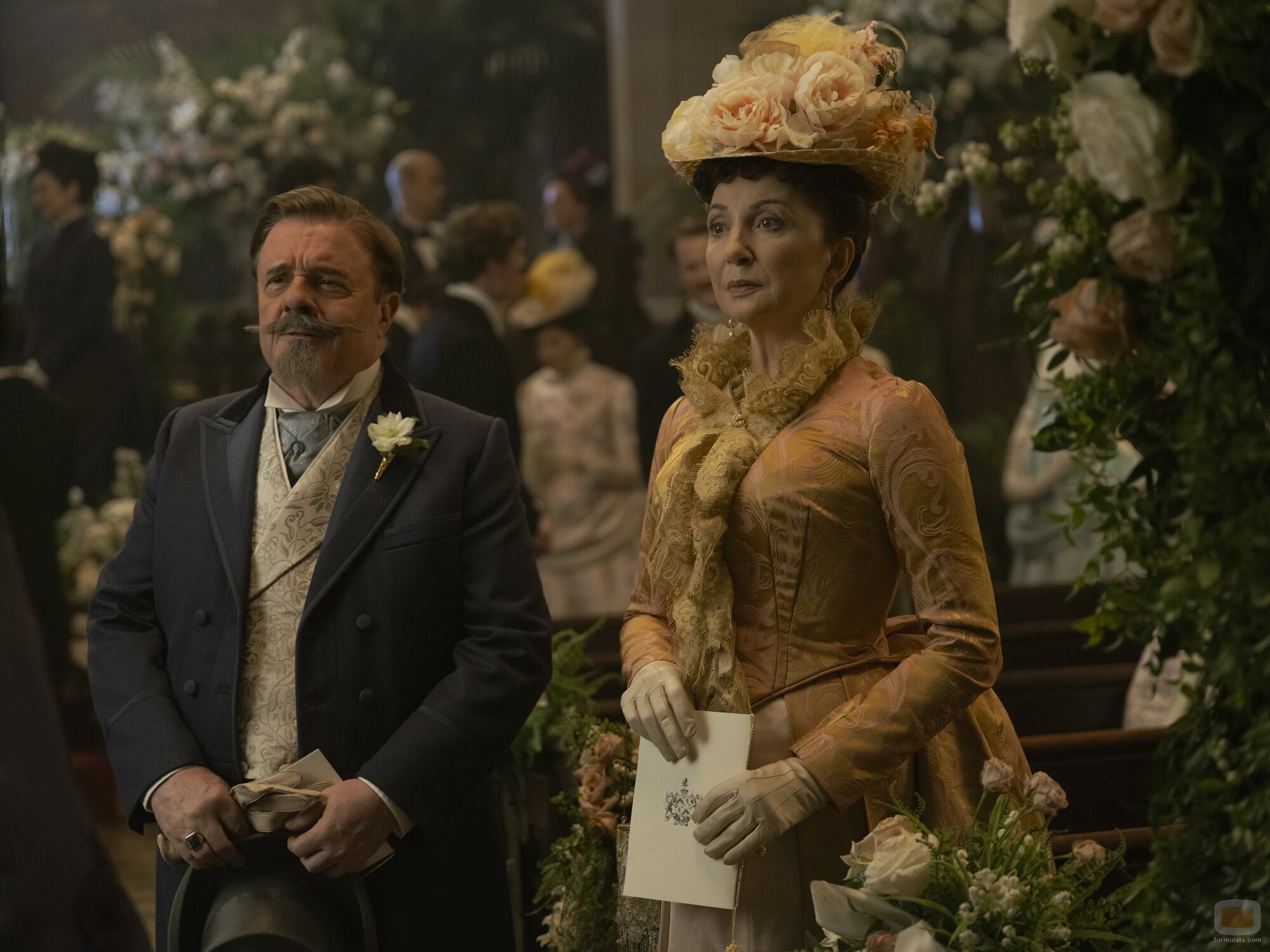 Donna Murphy y Nathan Lane en 'El matrimonio es una apuesta' de 'The Gilded Age'