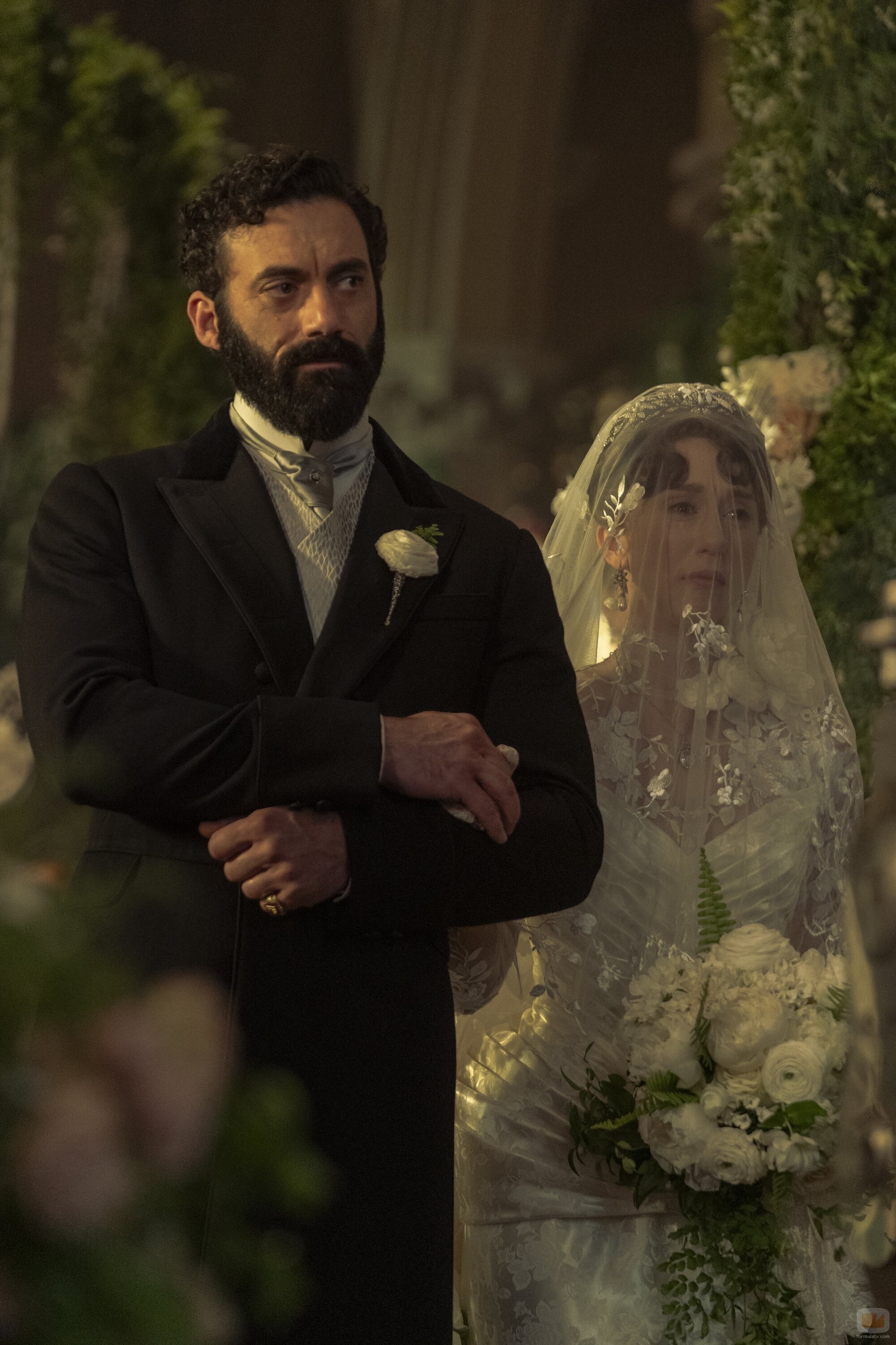 Morgan Spector y Taissa Farmiga en Capítulo 4 titulado 'El matrimonio es una apuesta' de 'La edad dorada'