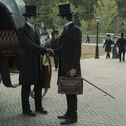 Harry Richardson y Ben Ahlers en el 3x04 de 'La edad dorada'