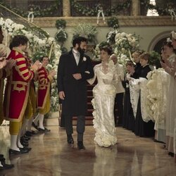 Taissa Farmiga y Morgan Spector en Capítulo 4 titulado 'El matrimonio es una apuesta' de 'La edad dorada'