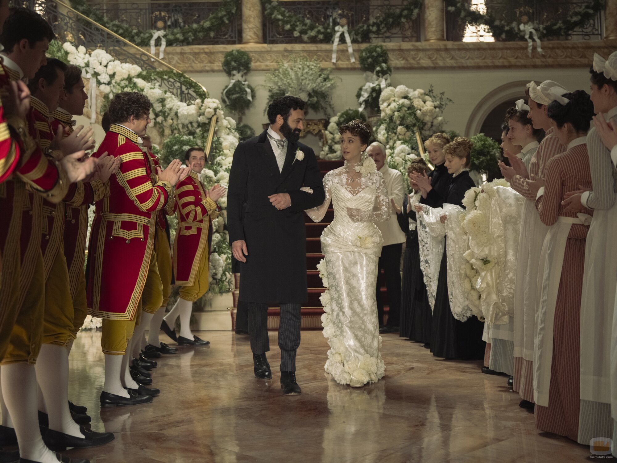 Taissa Farmiga y Morgan Spector en Capítulo 4 titulado 'El matrimonio es una apuesta' de 'La edad dorada'