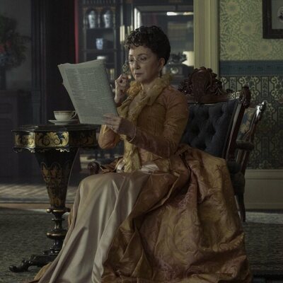 Donna Murphy en 3x04 titulado 'El matrimonio es una apuesta' de 'La edad dorada'