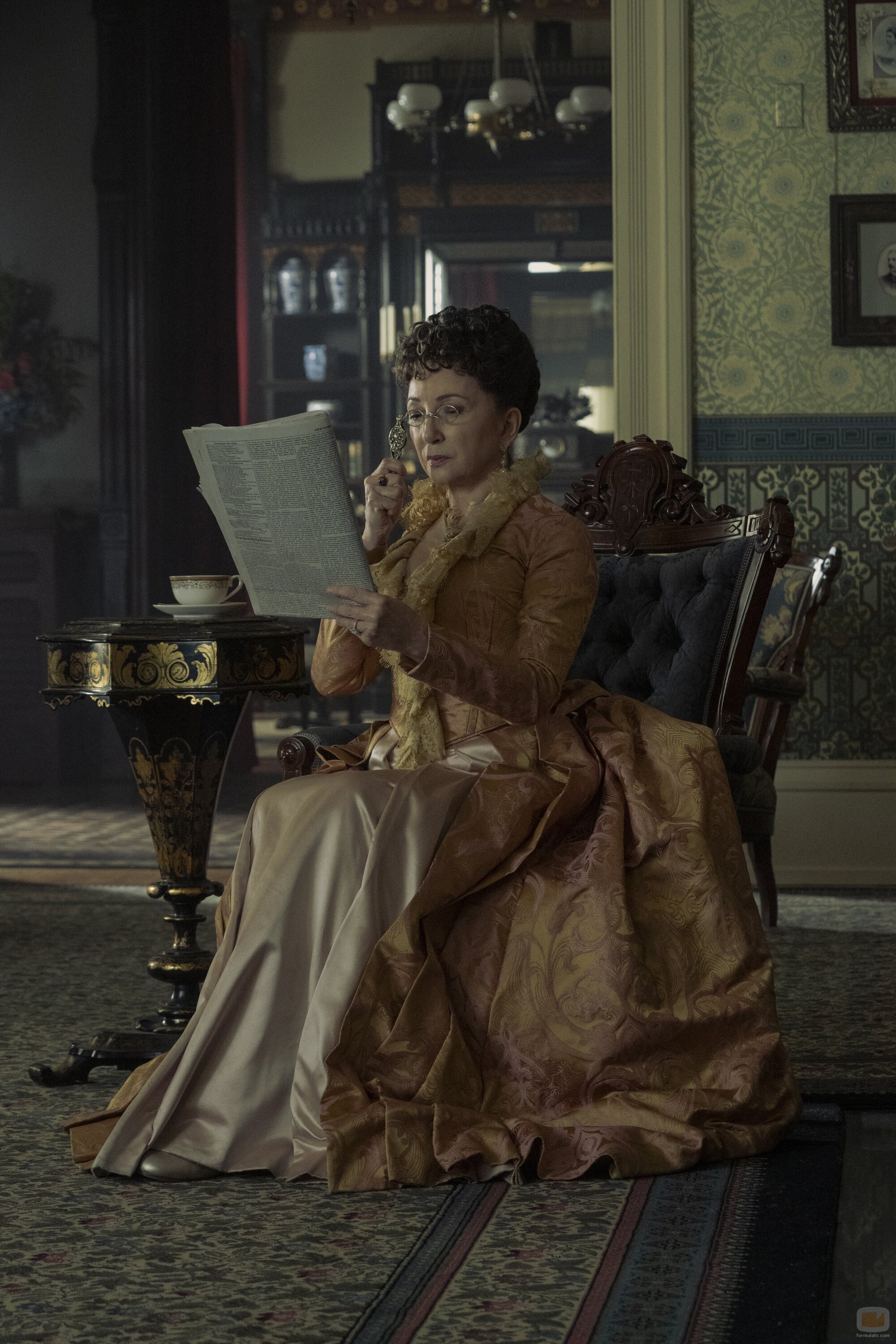 Donna Murphy en 3x04 titulado 'El matrimonio es una apuesta' de 'La edad dorada'