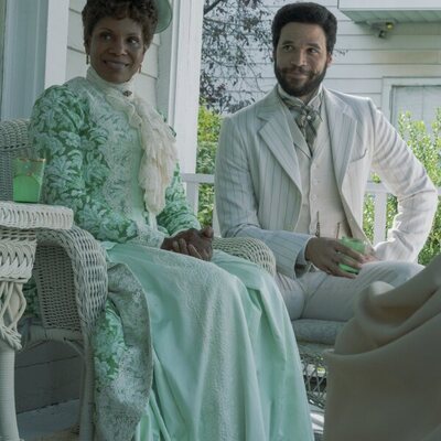 Audra McDonald y Jordan Donica en el 3x04 de 'La edad dorada'