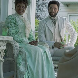 Audra McDonald y Jordan Donica en el 3x04 de 'La edad dorada'