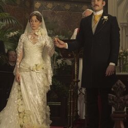 Ben Lamb y Taissa Farmiga en 3x04 titulado 'El matrimonio es una apuesta' de 'La edad dorada'