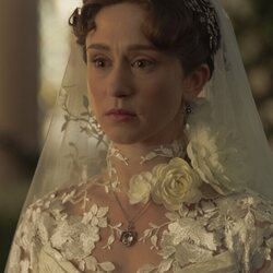 Taissa Farmiga en Capítulo 4 titulado 'El matrimonio es una apuesta' de 'La edad dorada'