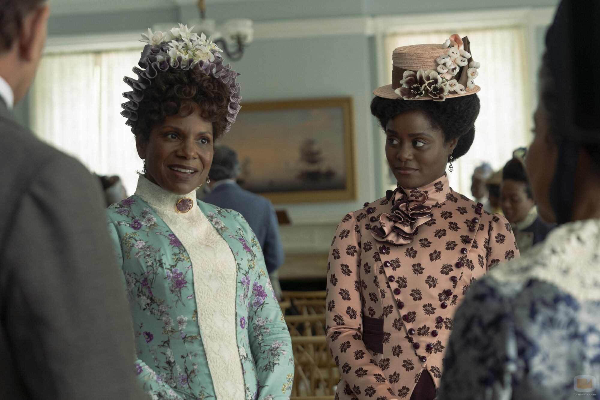 Denée Benton y Audra McDonald en el 3x04 de 'La edad dorada'