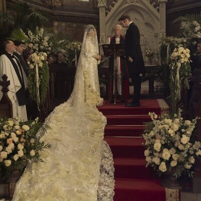 Taissa Farmiga y Ben Lamb en 3x04 titulado 'El matrimonio es una apuesta' de 'La edad dorada'