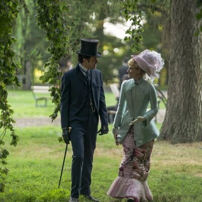 Harry Richardson y Louisa Jacobson en 'Un mundo distinto' de 'La edad dorada'