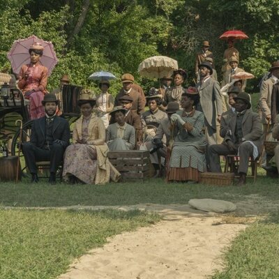Denée Benton y Jordan Donica en el 3x05 de 'The Gilded Age'