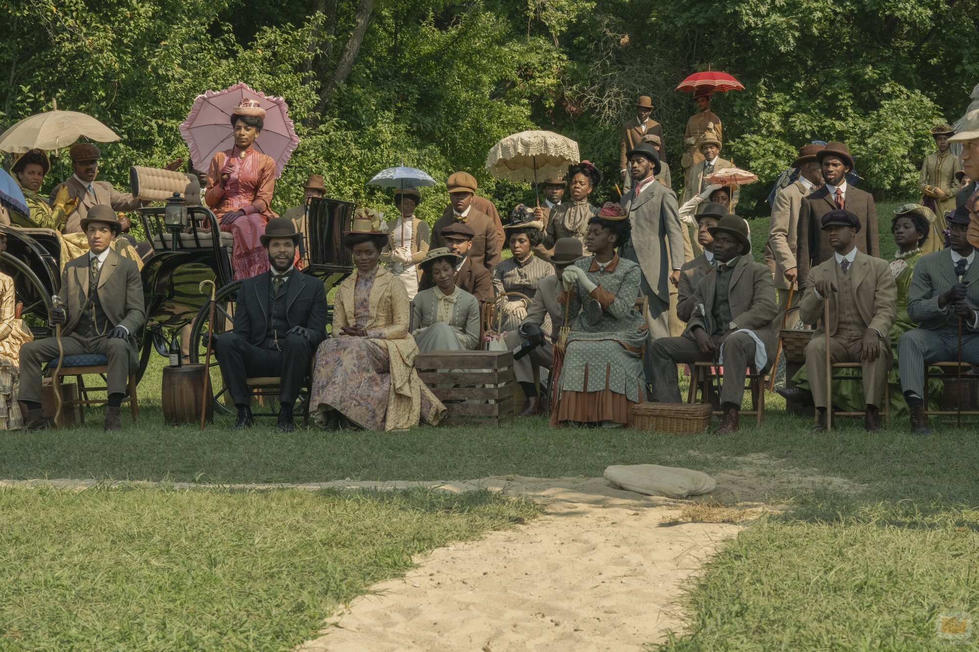 Denée Benton y Jordan Donica en el 3x05 de 'The Gilded Age'