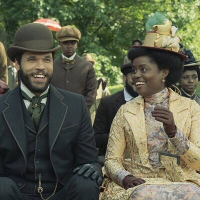 Jordan Donica y Denée Benton en 3x05 'Un mundo distinto' de 'La edad dorada'