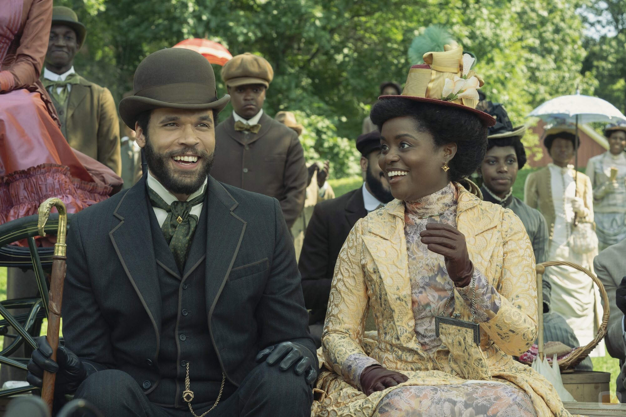 Jordan Donica y Denée Benton en 3x05 'Un mundo distinto' de 'La edad dorada'