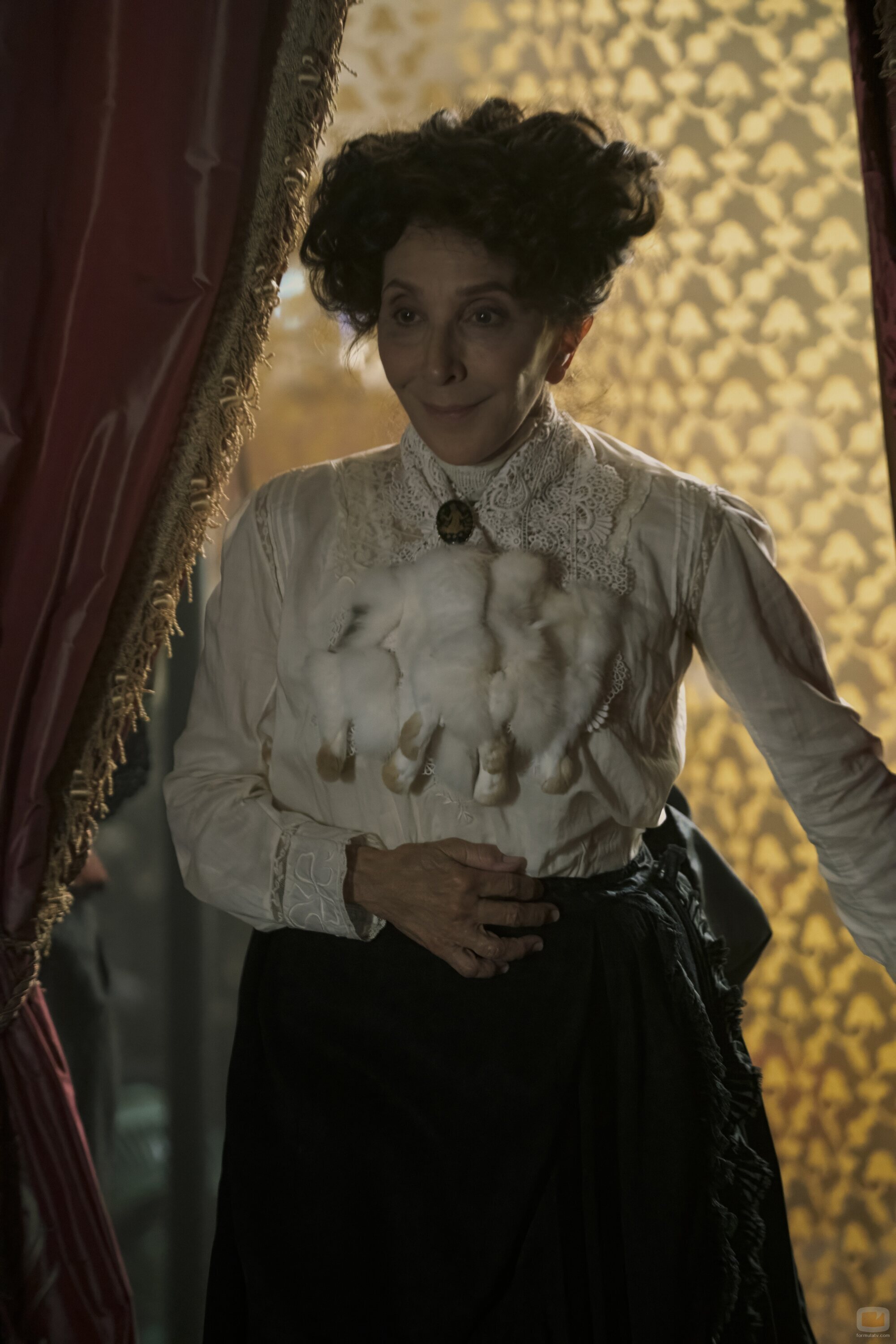 Andrea Martin en Capítulo 5 titulado 'Un mundo distinto' de 'La edad dorada'