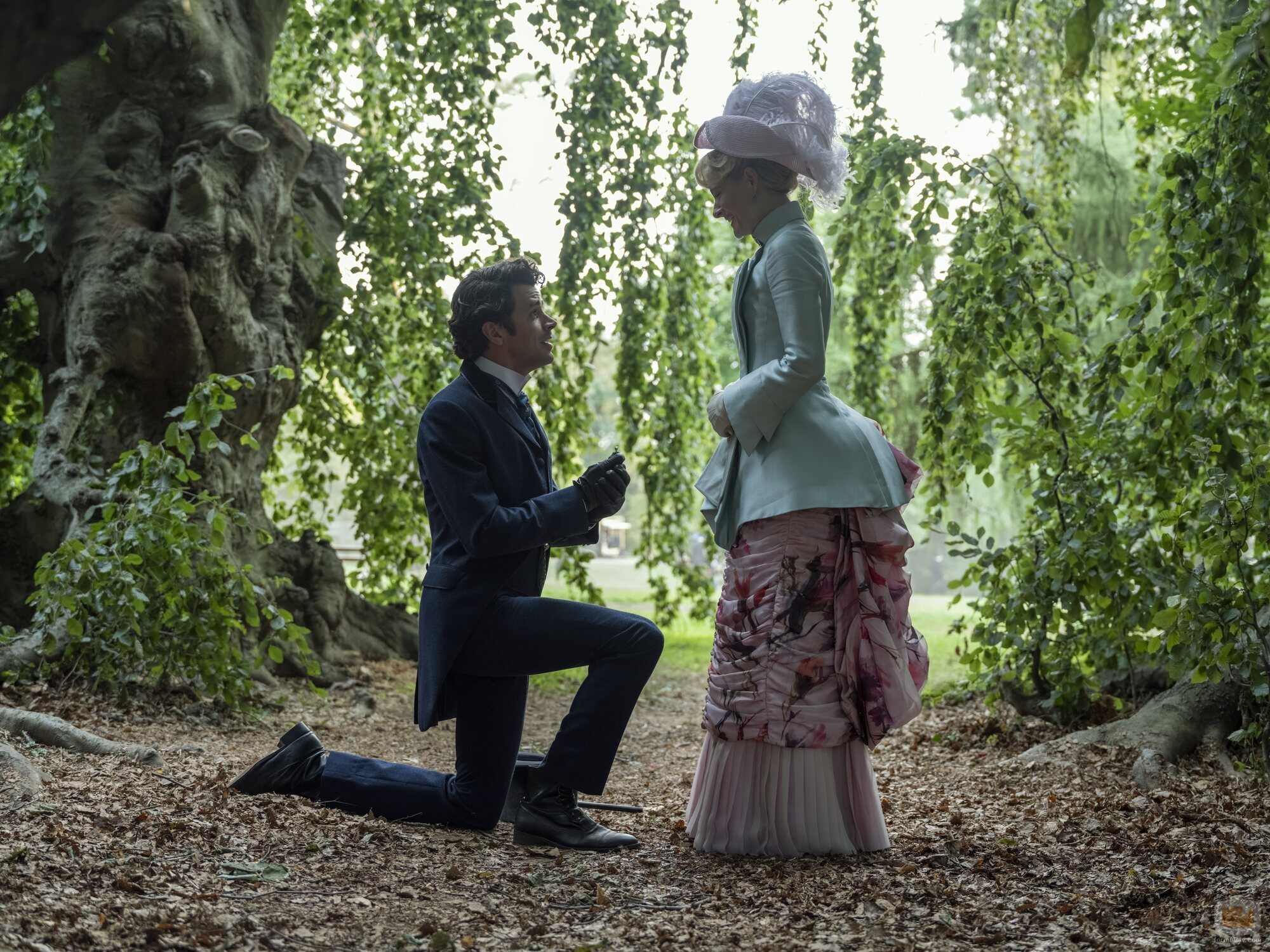 Harry Richardson y Louisa Jacobson en el 3x05 de 'La edad dorada'