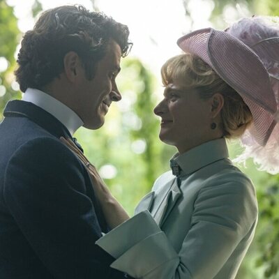 Louisa Jacobson y Harry Richardson en la temporada 3 y el capítulo 05 de 'La edad dorada'