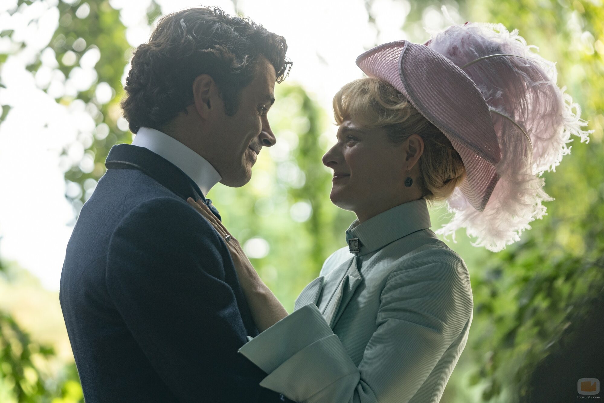 Louisa Jacobson y Harry Richardson en la temporada 3 y el capítulo 05 de 'La edad dorada'
