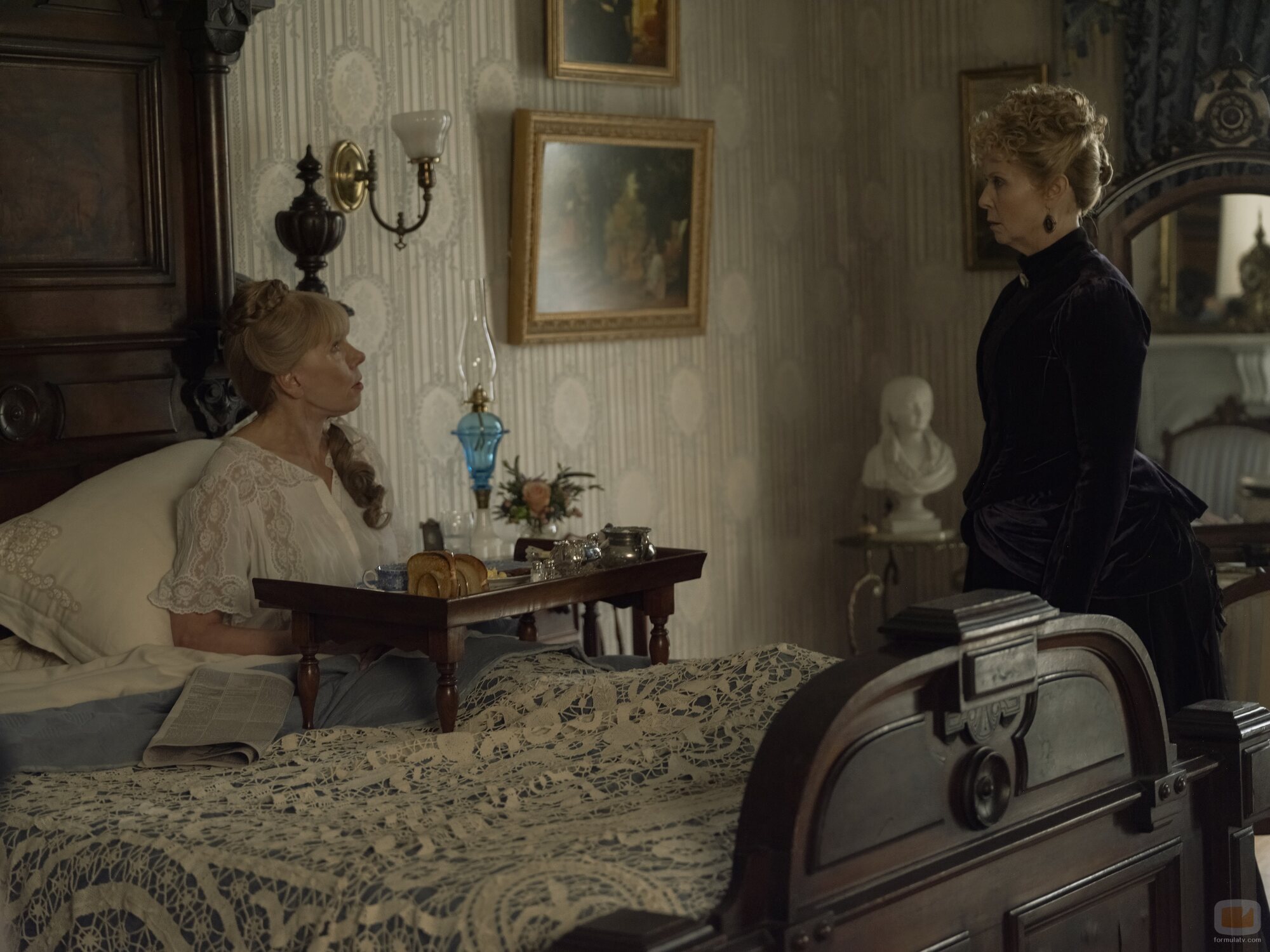 Christine Baranski y Cynthia Nixon en Capítulo 6 titulado 'Si quieres cocinar un omelette' de 'La edad dorada'