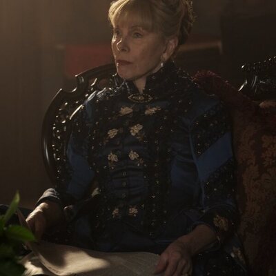 Christine Baranski en 'Si quieres cocinar un omelette' de 'La edad dorada'