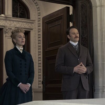 Ben Lamb y Hattie Morahan en Capítulo 6 titulado 'Si quieres cocinar un omelette' de 'La edad dorada'