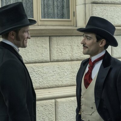 Blake Ritson y Claybourne Elder en el 3x06 de 'La edad dorada'
