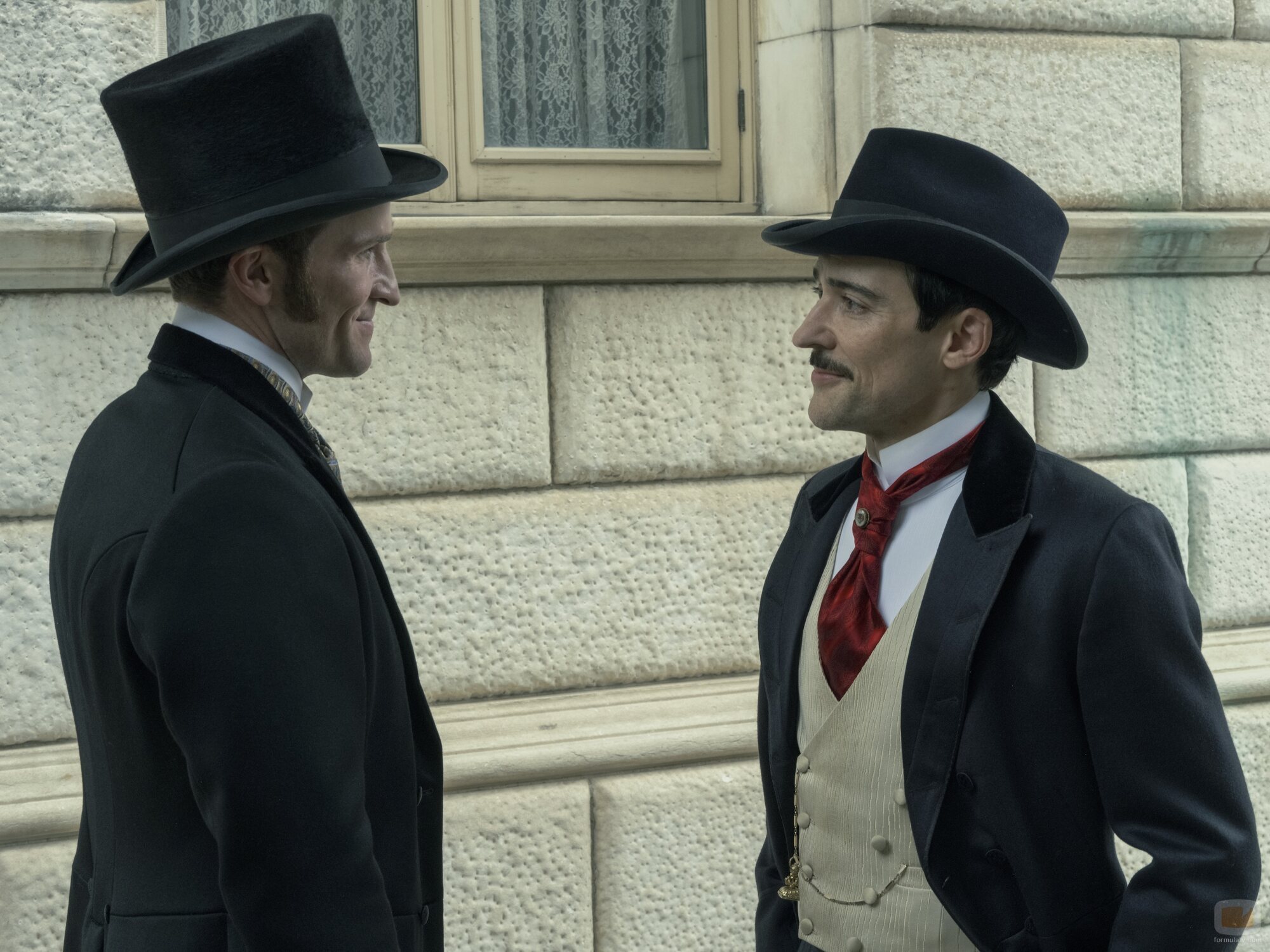 Blake Ritson y Claybourne Elder en el 3x06 de 'La edad dorada'