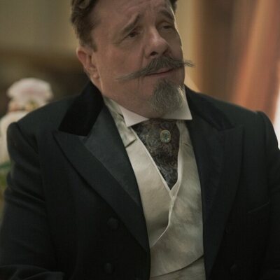 Nathan Lane en 'Excomulgado' de 'The Gilded Age'